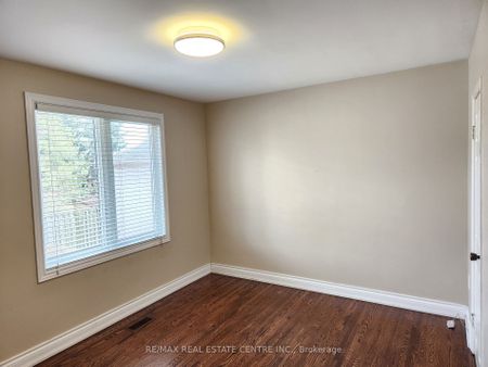 Detached Home For Lease | W8120324 - Photo 3