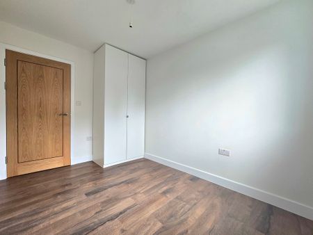3 Bedroom Apartment, Norbury Avenue, London - Photo 2