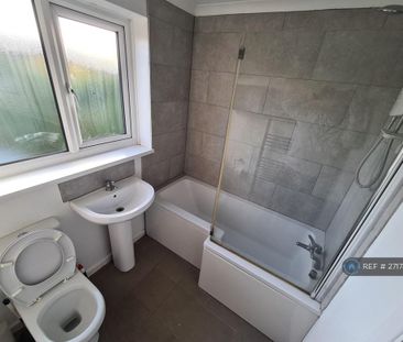 4 bedroom semi-detached house to rent - Photo 6