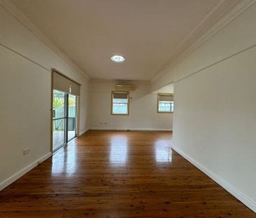 Well Presented Three-Bedroom Home&excl; - Photo 4