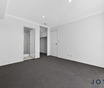 Stylish & Spacious 3 Bedroom Home with Generous Outdoor Living - Photo 2