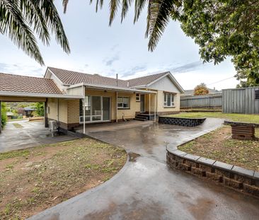 11 Saphire Rd, Morphett Vale SA 5162 - House For Rent | Domain - Photo 4