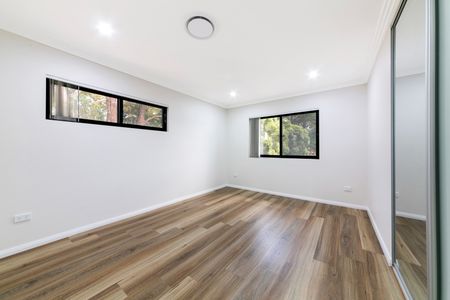 Spacious and Stylish Family Residence for Contemporary Living! - Photo 4