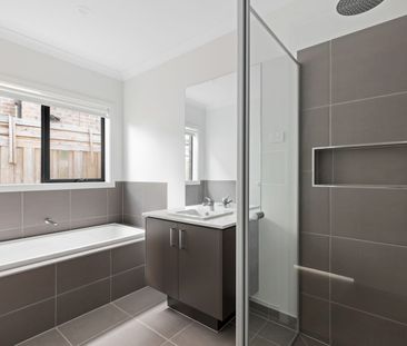 Stylish New Home Offering Comfort and Practicality - Photo 6