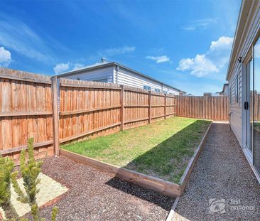 The Perfect 4 Bedroom Family Home Close to Everything! - Photo 1