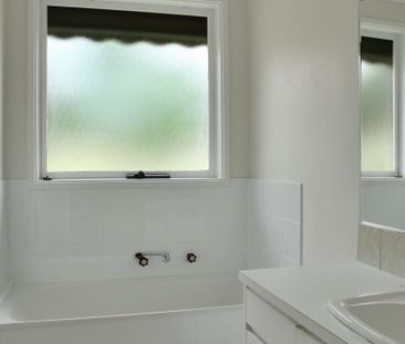 FLAMILY HOME IN QUIET COURT - Photo 4
