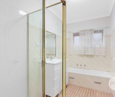 Spacious Two Bedroom Apartment in the Heart of Oatley - Photo 2