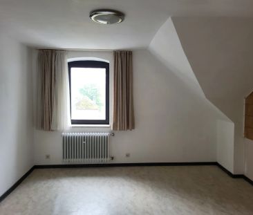 Dachgeschosswohnung mit Balkon und traumhaften Ausblick ins Grüne! - Photo 2