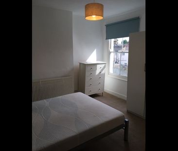 3 Bed Flat, Leytonstone, E11 - Photo 4