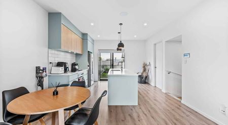 Modern 4-Bedroom Home for Rent in West Harbour - Photo 2