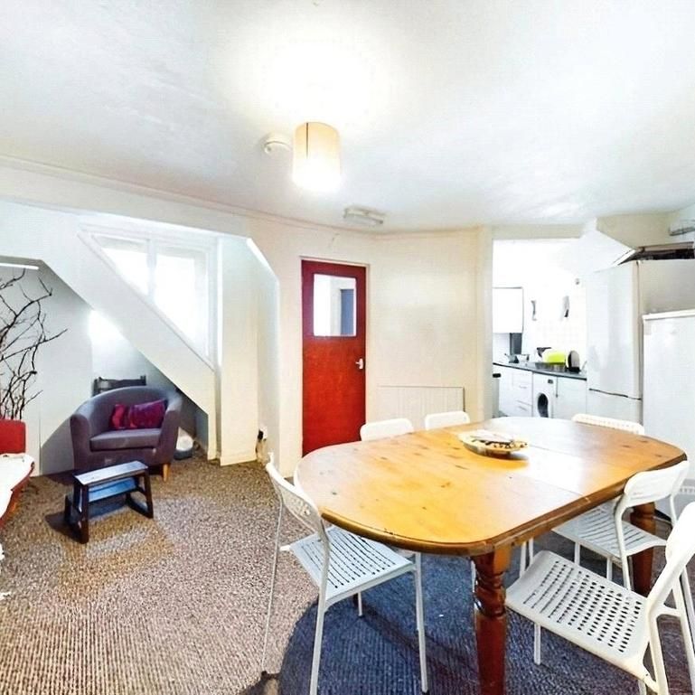 5 bedroom terraced house to rent - Photo 1