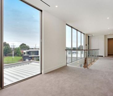 12 Moreton Close, Kew - Photo 5