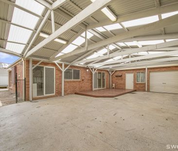 Spacious three bedroom home in quiet and convenient location - Photo 4