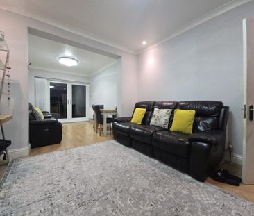 Wimborne Avenue, UB4, Hayes - Photo 1