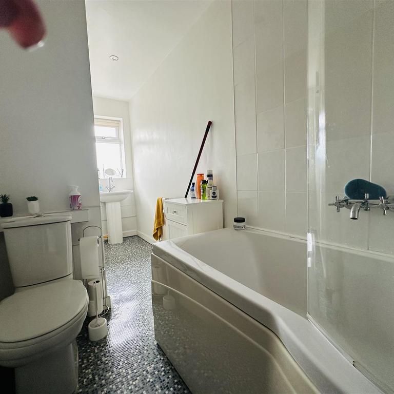 2 bedroom house to rent - Photo 1