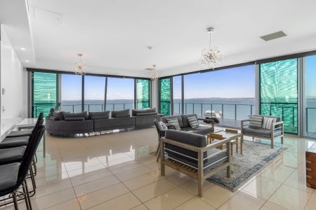 EXECUTIVE PENTHOUSE APARTMENT WITH UNINTERRUPTED OCEAN & CITY VIEWS CONTACT JULIE SYKES 0438 050 110 - Photo 4