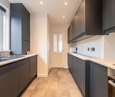 3 bedroom semi-detached house to rent - Photo 6