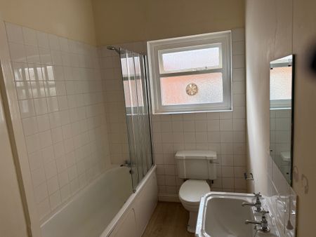 Unfurnished One Bedroom Apartment to Rent In Godalming - Photo 5