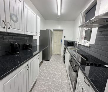 4 bedroom house of multiple occupation to rent - Photo 3