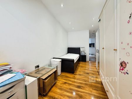 Semi-detached House to rent - Wyatt Road, Dartford, DA1 - Photo 3