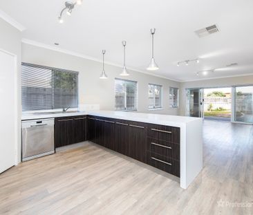 5 Azure Mews, Yanchep WA 6035 - Photo 3