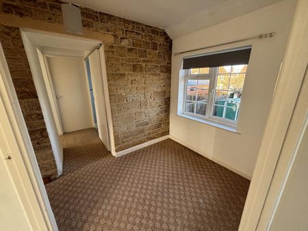 3 bedroom semi-detached house to rent - Photo 3