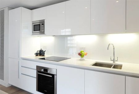 3 bedroom flat in London - Photo 3