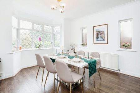 4 bedroom House To Let - Photo 3