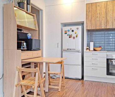 Warm and Sunny Hobsonville Point Cutie - Photo 3