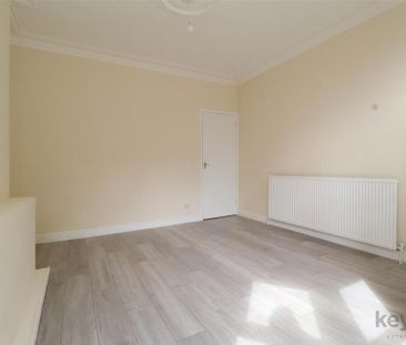 4 bedroom terraced house to rent - Photo 5