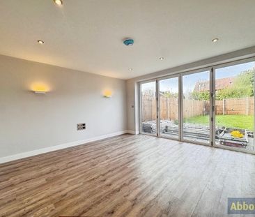 High Road, Benfleet, SS7 5RZ - Photo 4