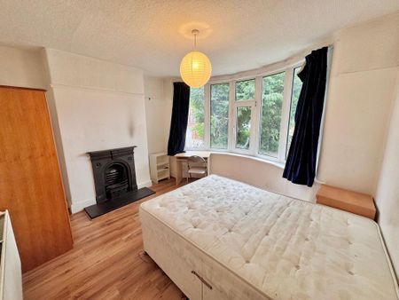 4 bedroom semi-detached house to rent - Photo 4