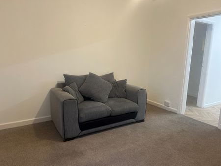 lynncroft, Eastwood - Photo 2