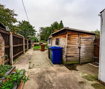 2 bedroom end of terrace house to rent - Photo 1