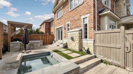 For Lease - 125 Burnhamthorpe Road, Oakville, Ontario - Photo 4