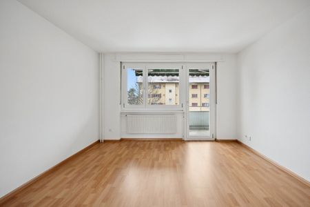 Beautiful renovated apartment in Oensingen - Photo 3