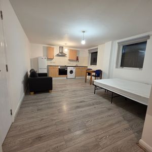 Studio Flat, Milliners Court, LU3 - Photo 2