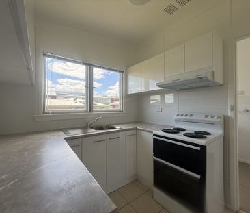 Renovated 3-Bedroom Home in Convenient Leumeah Location - Photo 5