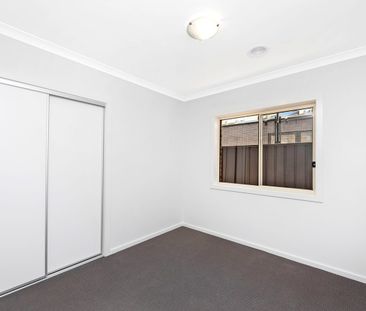 3 Bedroom, 2 Bathroom, double garage House in Googong North - Photo 5