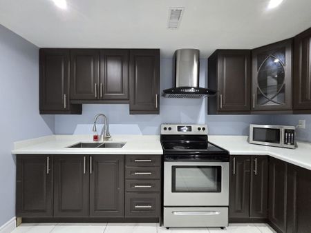 For Lease - 46 Gwillimbury Drive, Bradford West Gwillimbury, Ontario - Photo 5