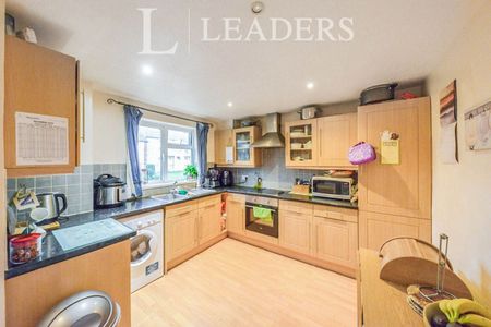 3 bedroom maisonette to rent The Ridgeway, St. Albans, AL4 - Photo 2