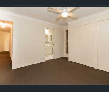 Walk to the Beach & Shops – Relaxed Kingscliff Living - Photo 5