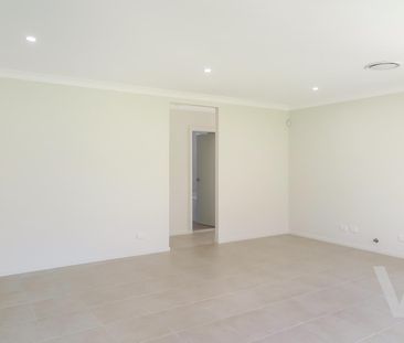 72 Sandpiper Circuit, Aberglasslyn - Photo 4