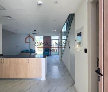 Corner Villa I Well Maintained I Big Living Space - Photo 1