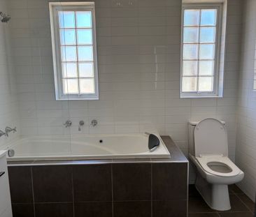 Charming Family Home in Dallas! - Photo 6