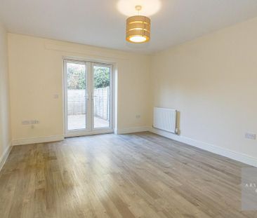 4 bedroom semi-detached house to rent - Photo 2