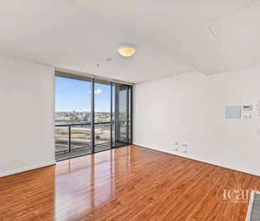 Spectacular View at Docklands Apartment - Photo 2