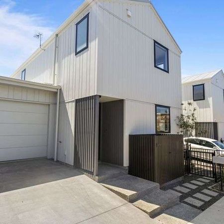Four Bedroom Beauty! - Photo 5