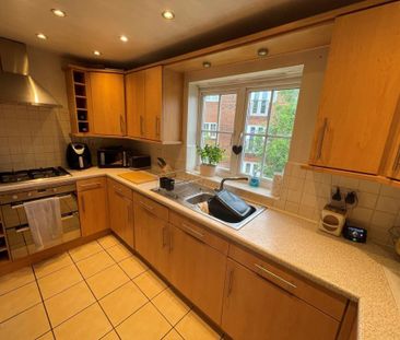 3 bedroom coach house to rent - Photo 5