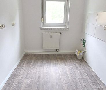 Neue gemütlichen 3-Zimmerwohnung im Erdgeschoss mit Balkon feiern! Frei ab 15.12.2024 - Photo 2